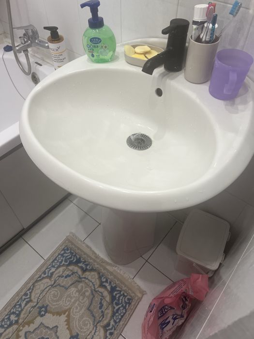 Продам раковину со смисителями