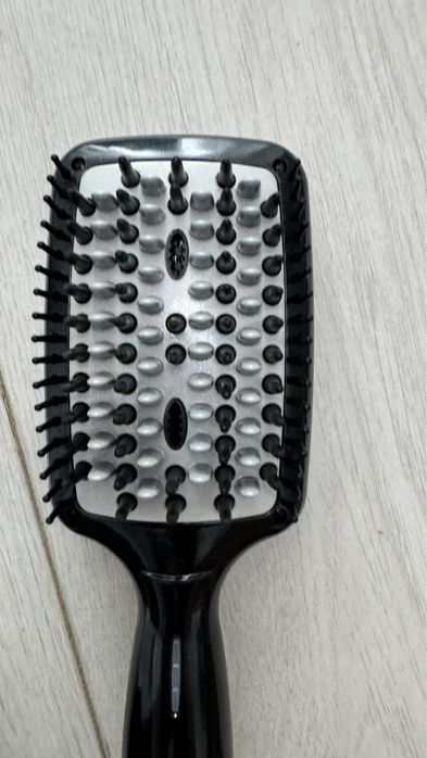 Perie electrica pentru indreptat parul BaByliss