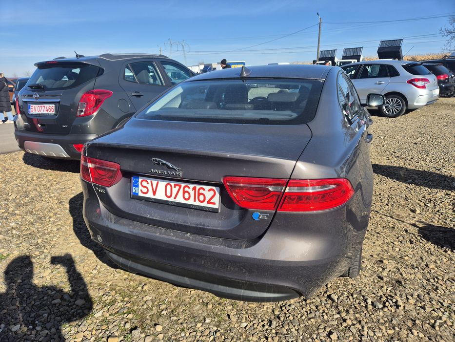 Jaguar XE  2.0 diesel 180 CP  cutie automată  2015