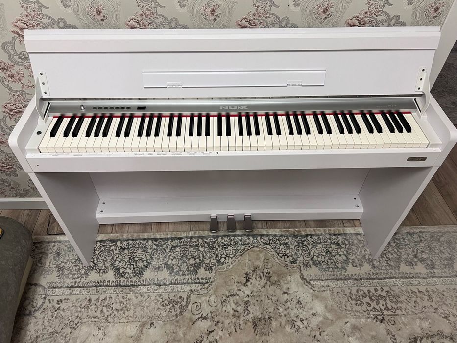 Продам цифровое пианино NUX (почти новое!)