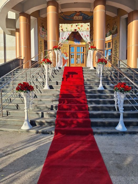 Decor si porumbei la evenimentul dv