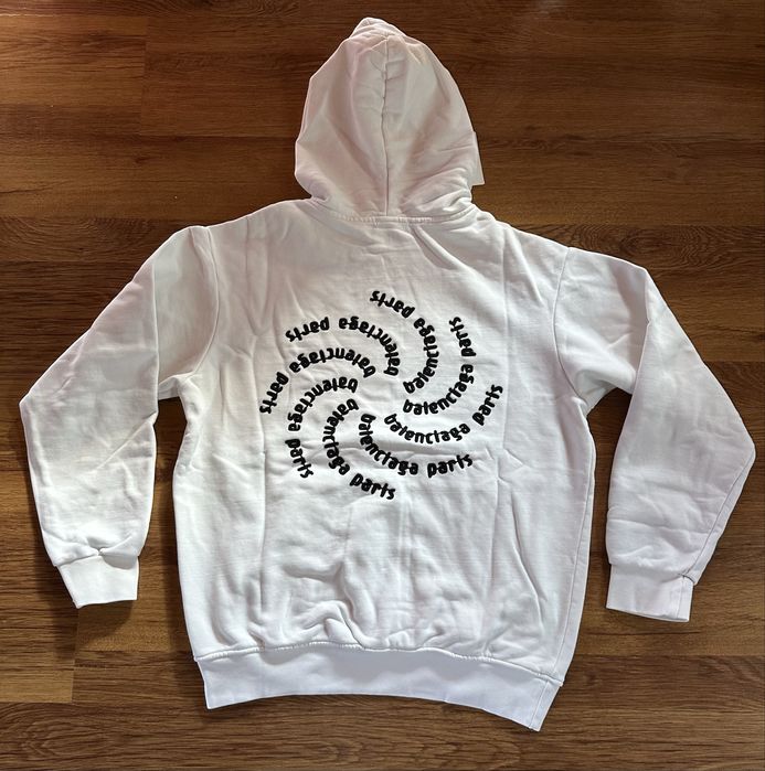 Мъжки,памучен,бял суитчер Balenciaga с бродирано лого навсякъде