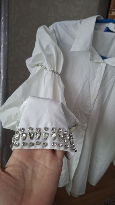 Белая рубашка красивая