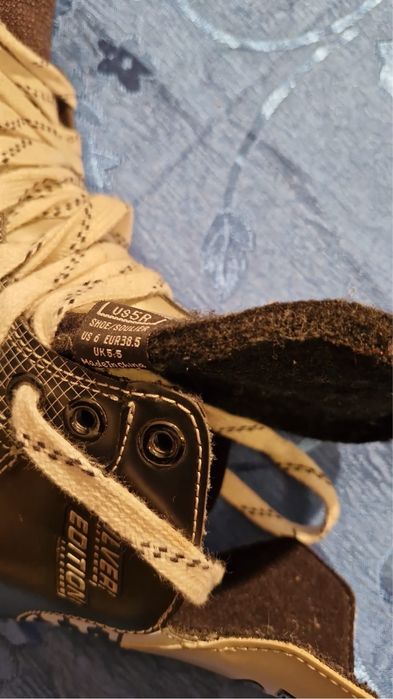 Patine de hockey Bauer nr 38.5 in stare foarte buna