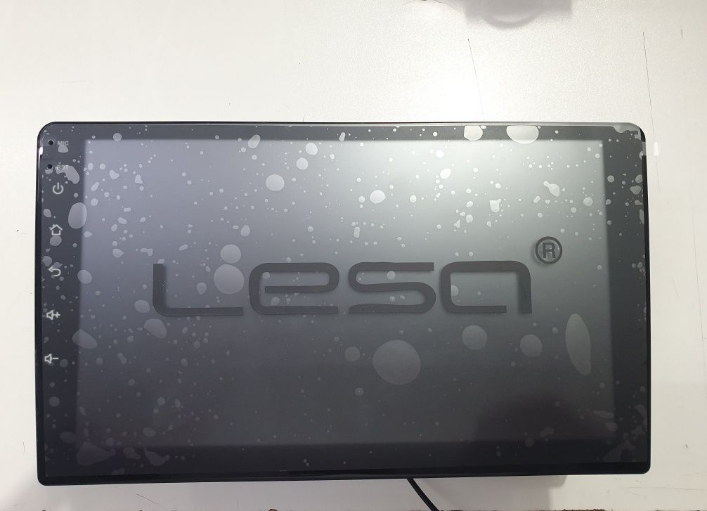 Tesla monitor LESA F4