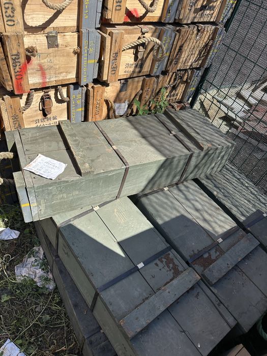 Cutie, lada, lăzi armament armată pentru depozitat sau decor