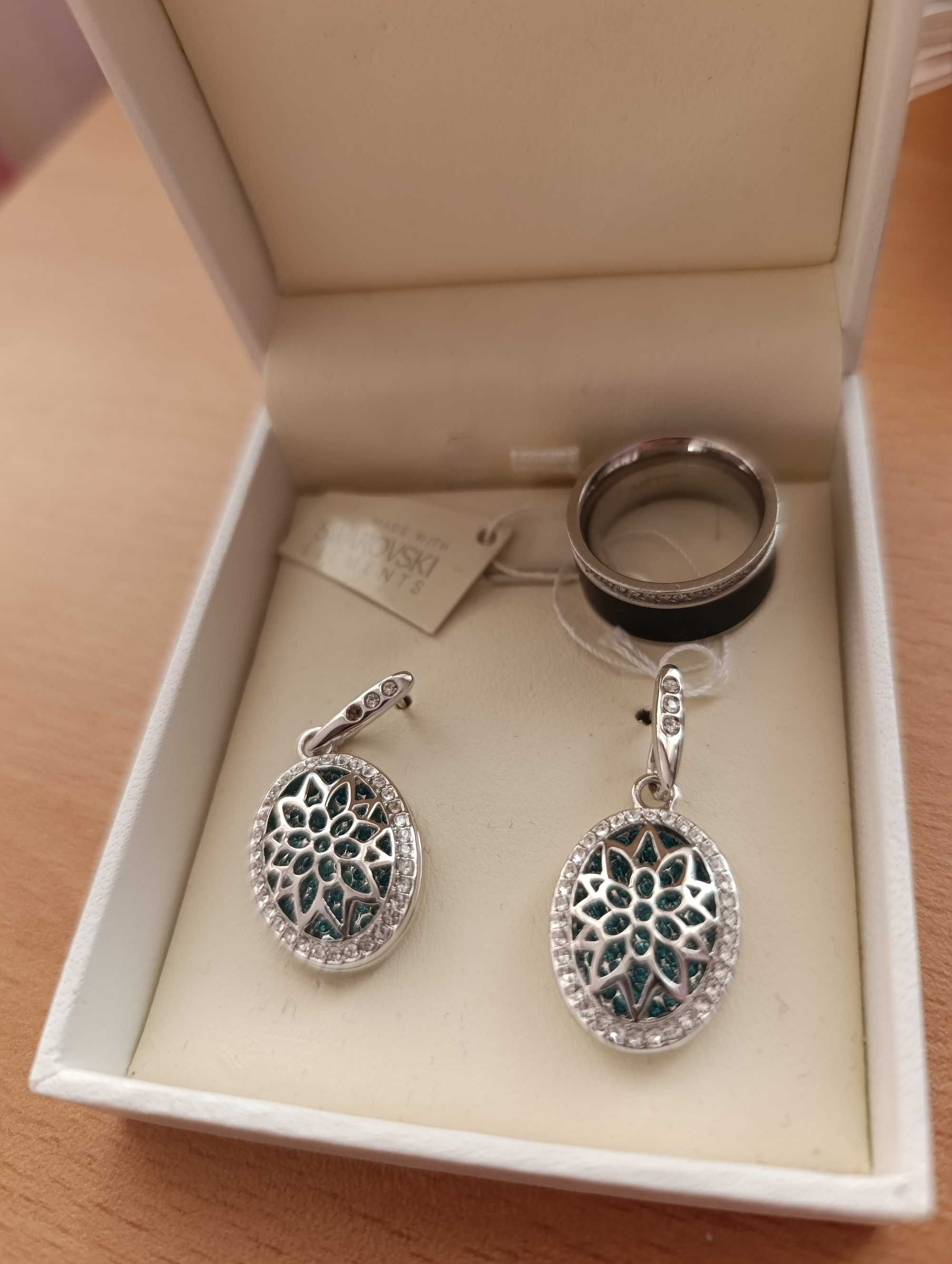 Оригинални обеци u пръстен Swarovski