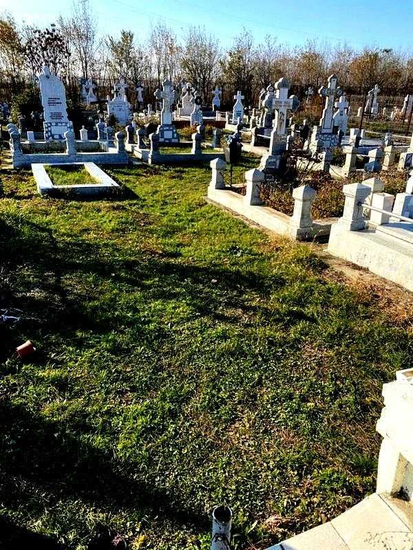 Loc dublu de veci cimitir Sfinții C-tin și Elena