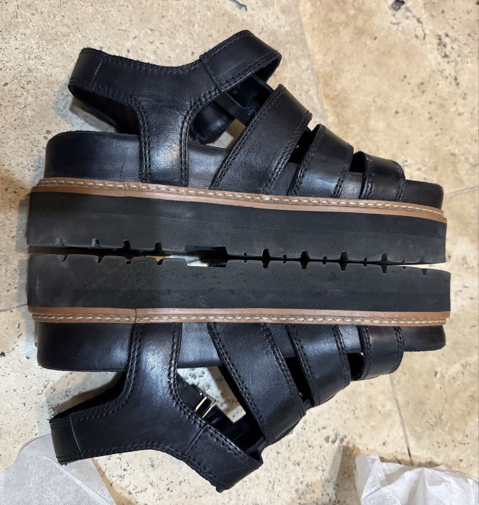 Кожени сандали на Clarks