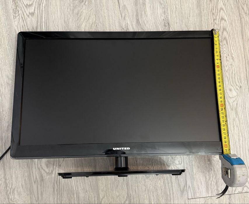 Televizor United negru cu diagonala de 60 cm