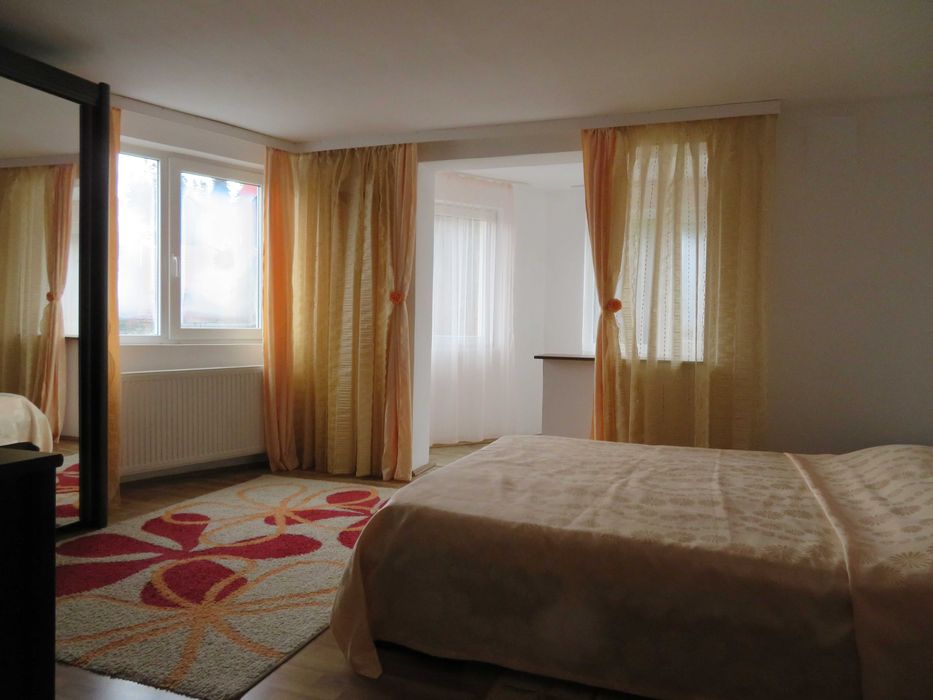 Cazare CHEIE toată vila munte Predeal REVELION  CRACIUN (15 pers)