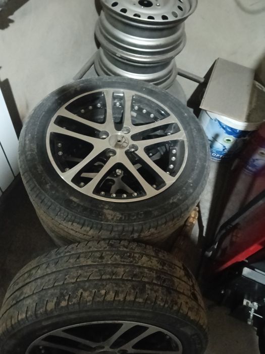 Продам комплек диски с резиной.