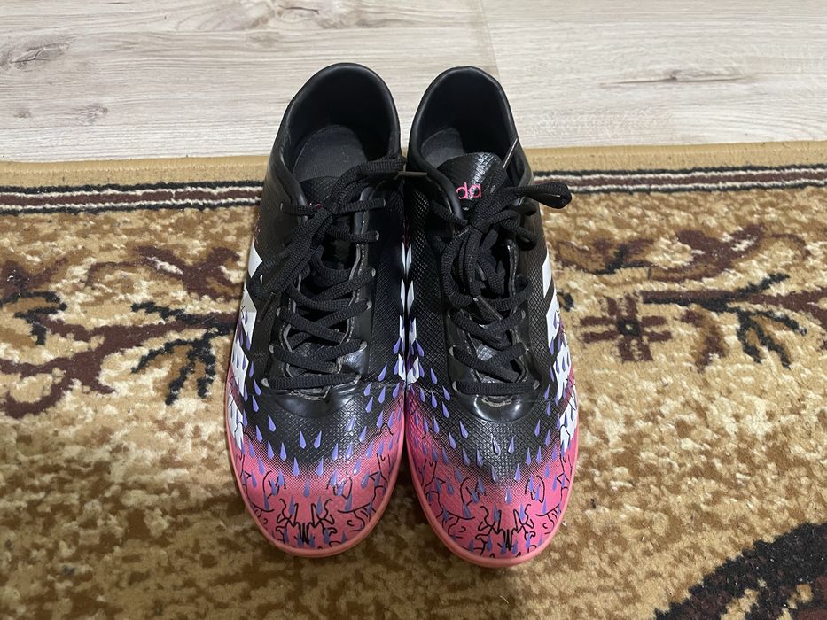 Adidasi de fotbal- sintetic nr 40