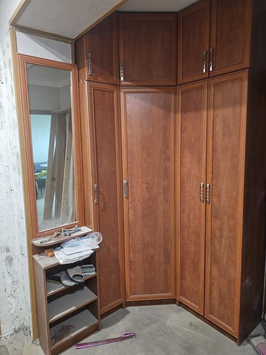 Шкаф угловой в прихожую