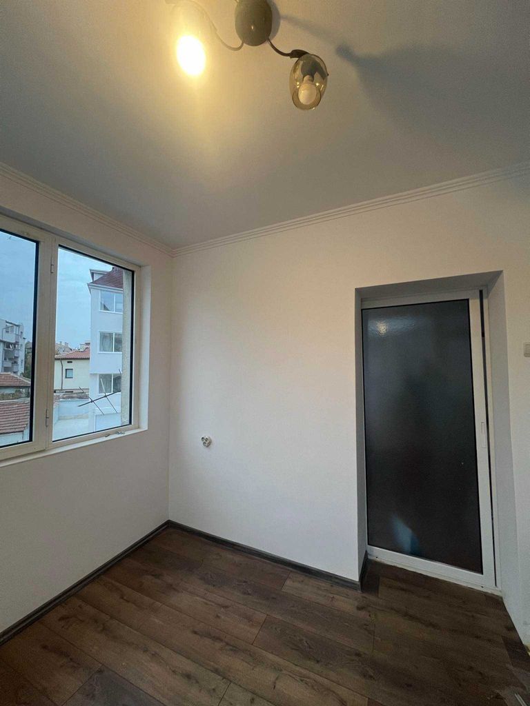 Продава се Тристаен апартамент в Пазарджик, Идеален център - 95 кв.м за 1011 €/кв.м - Снимка #5