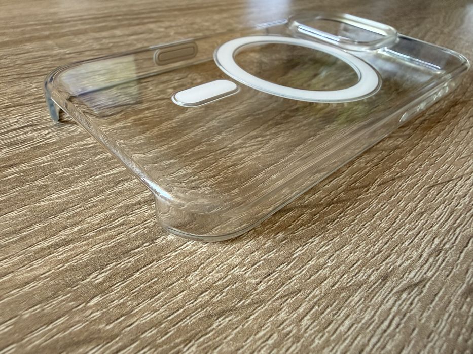 Продавам оригинален калъф за Iphone 16 PRO