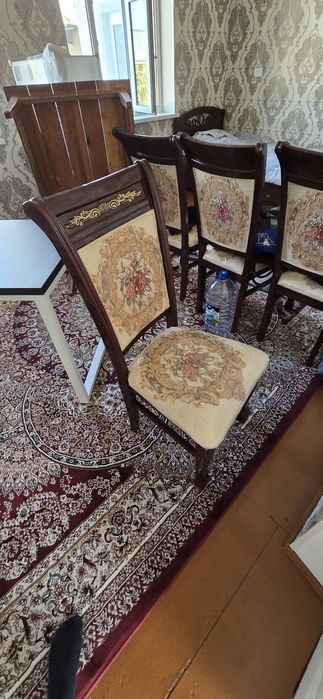 Стол офисный и Стулья для гостиной