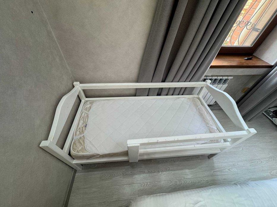 Кроватка детска с матрасом бу