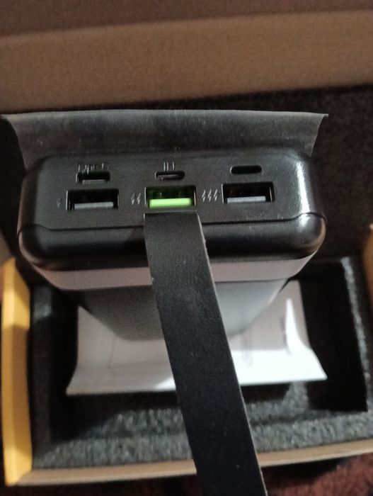 Baterie externa 50000mAh cu încărcare rapidă,afișaj LED și lanternă