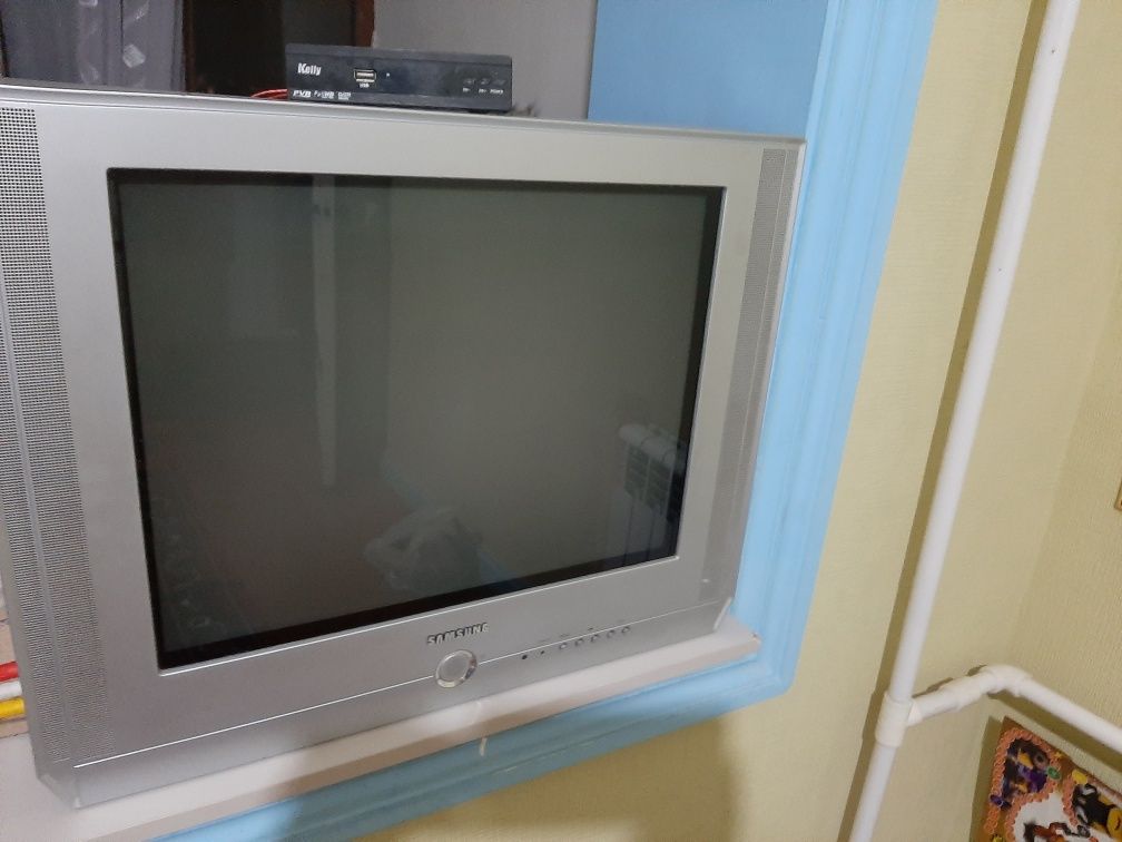 Телевизор тюнери бн 230000 га бераман  холати яхши, каналами курсатади
