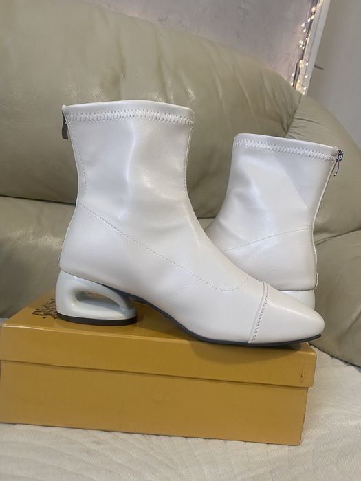 Дамски боти на ток