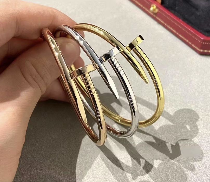 Позлатени гривни Cartier - 750 + подарък луксозна червена кутия