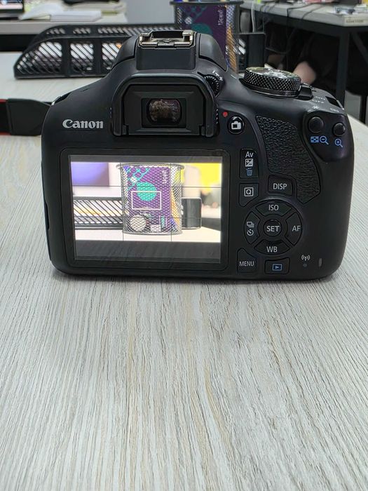 Камера Canon EOS 2000D