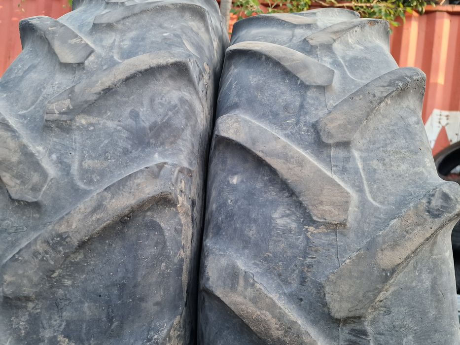 CAUCIUCURI agri 11.2R32 (270/95R32) marca BKT