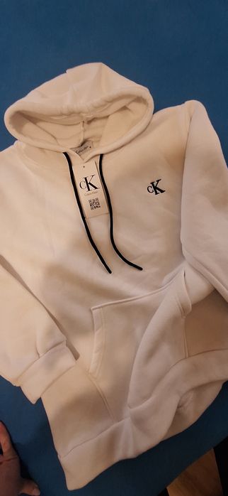 Горнище с бродирано лого чисто ново