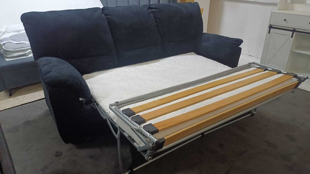 Vand canapea extensibila material plusat raiat negru