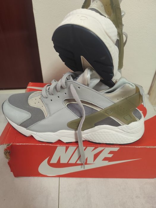 Vând nike huarache
