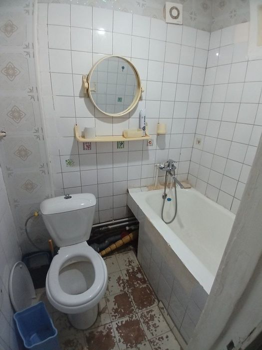 Чилонзор 23 квартал Своя кватира Продаю 

15 чи дом кирпичный дом 

2/