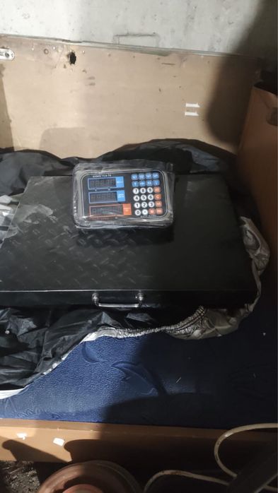 Продам весы новые, тянет 250 кг