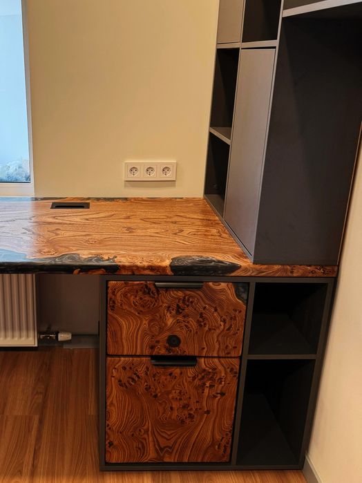 Столы для кабинета из натурального дерева