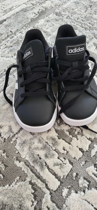 Adidași mărimea 29