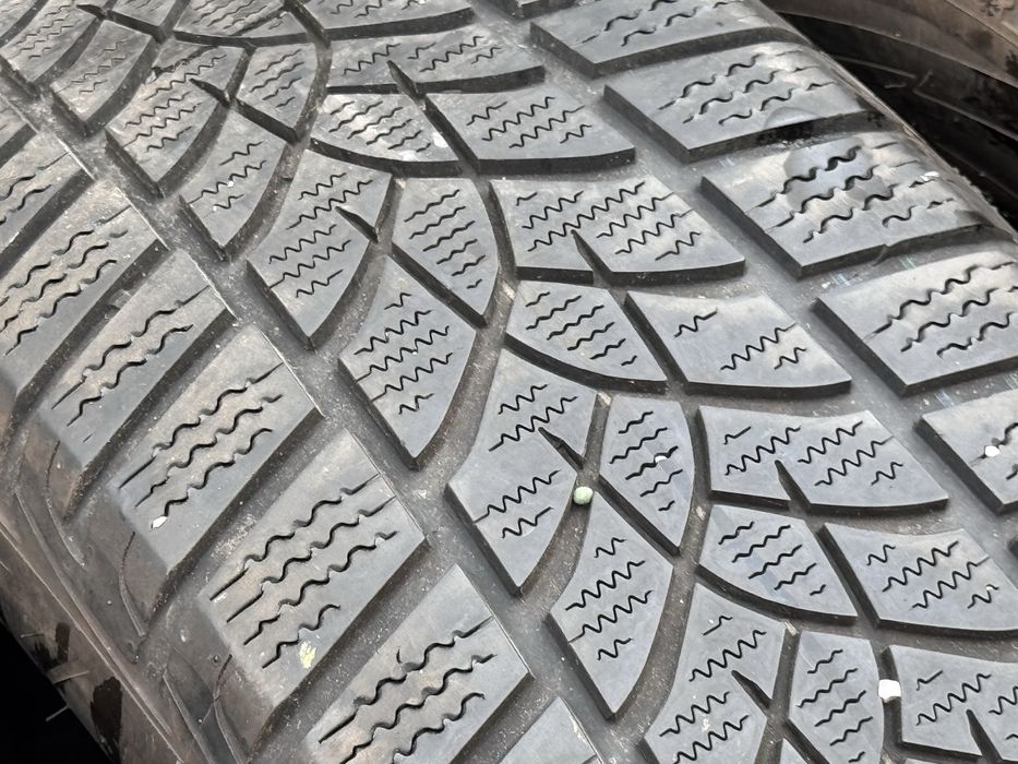 205/60/R16 Goodiyear UltraGrip 4бр зимни dot5018 Run Flat