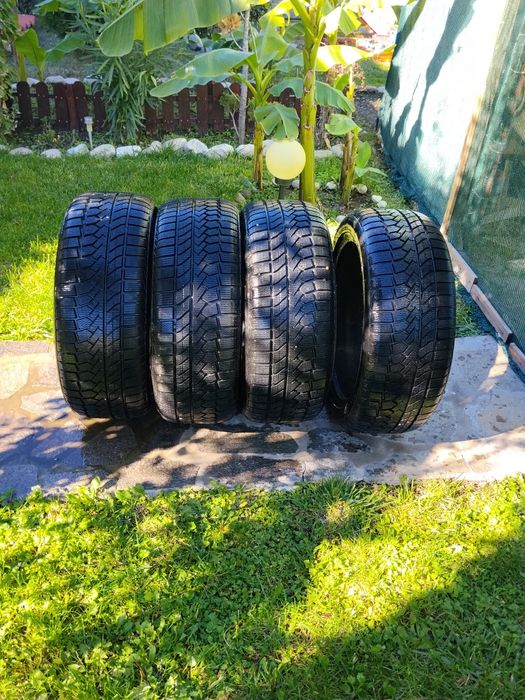 Зимни гуми Гуудрайд 225/45/18