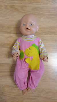 Кукла бебе с песнички на български език