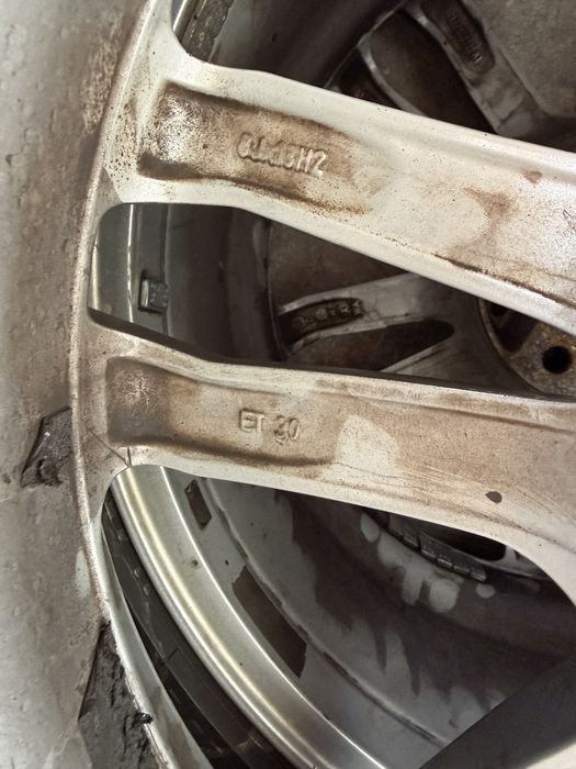 Vand cauciucuri (235/60) de iarna si jante Alutec de 18”