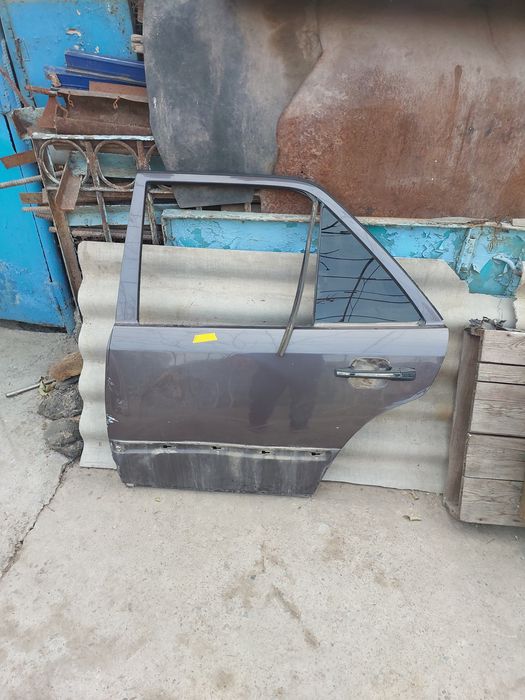 Задняя дверь 124 мерседес