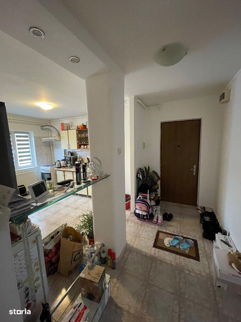 Apartament 3 camere decomandat Sector 5 strada Pecineaga