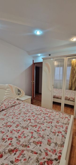 Apartament cu 3 camere mobilat complet de inchiriat