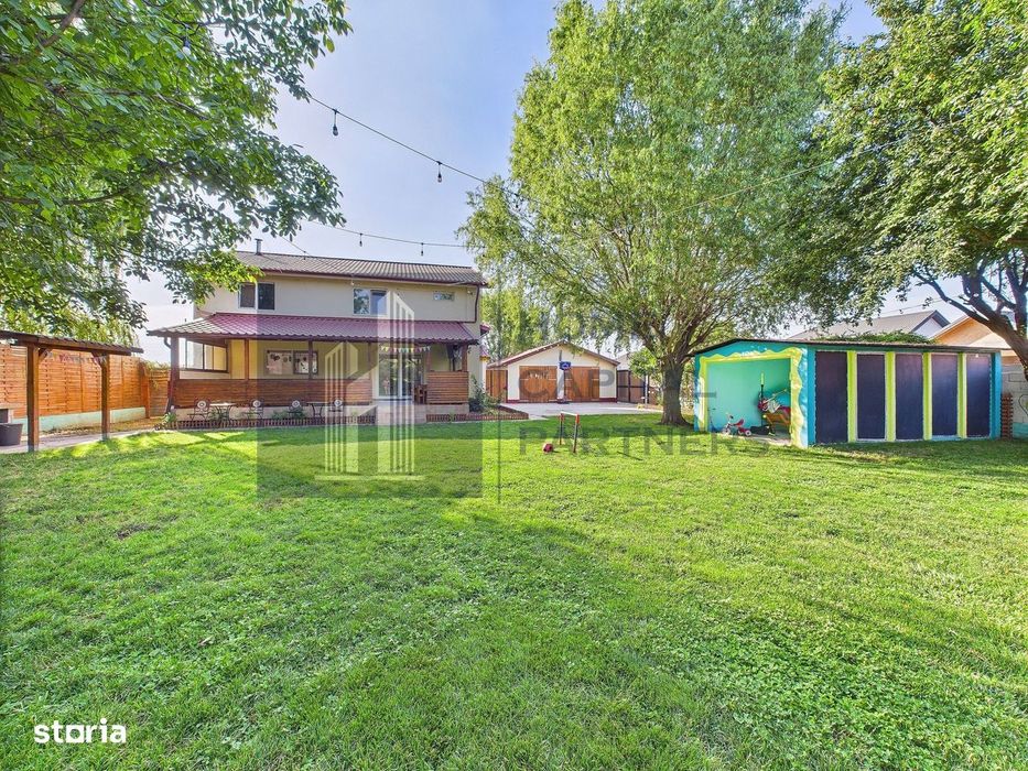 Vânzare casă P+M, 7 camere, 4 dormitoare, 4 băi, garaj 3 autoturisme