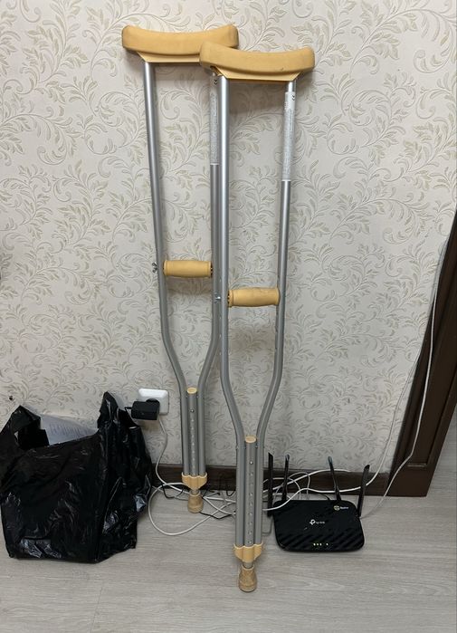 Продам костыли б/у 10000т.