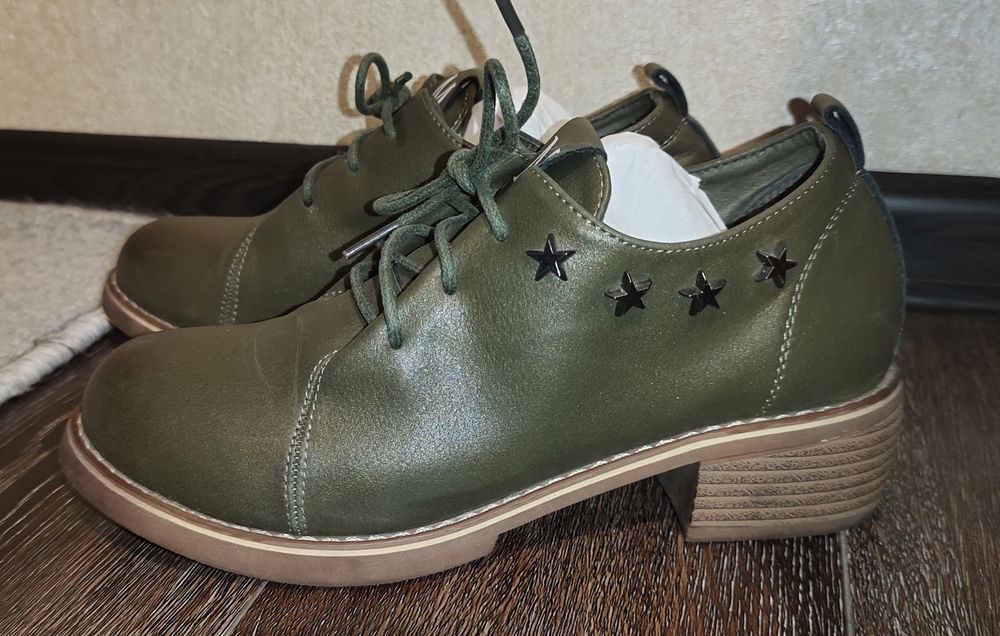 Ботинки зелёные женские