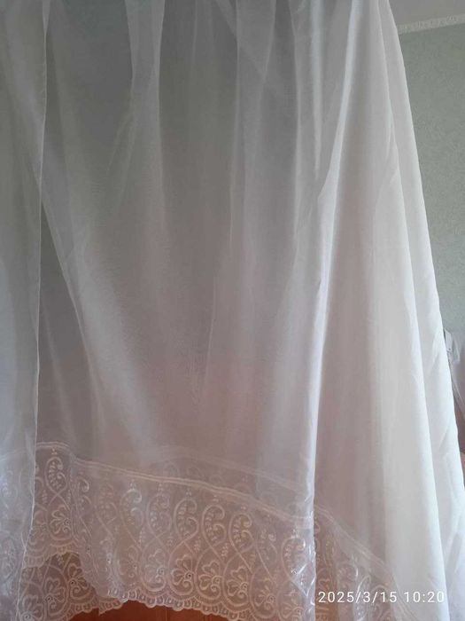 Тюль б/у  белая ширина 4 м , высота 1, 5 м
