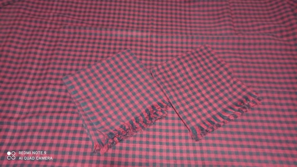 Продам комплект покрывал на диван и на два кресла. Чистая шерсть.