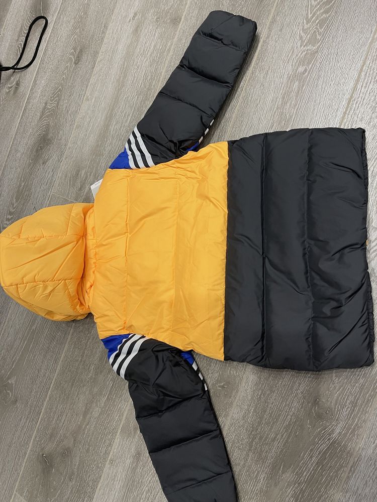 Детская куртка adidas 122 размер