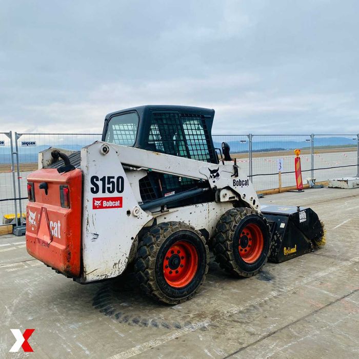 Inchiriez Bobcat cu perie, in judetul Sibiu.