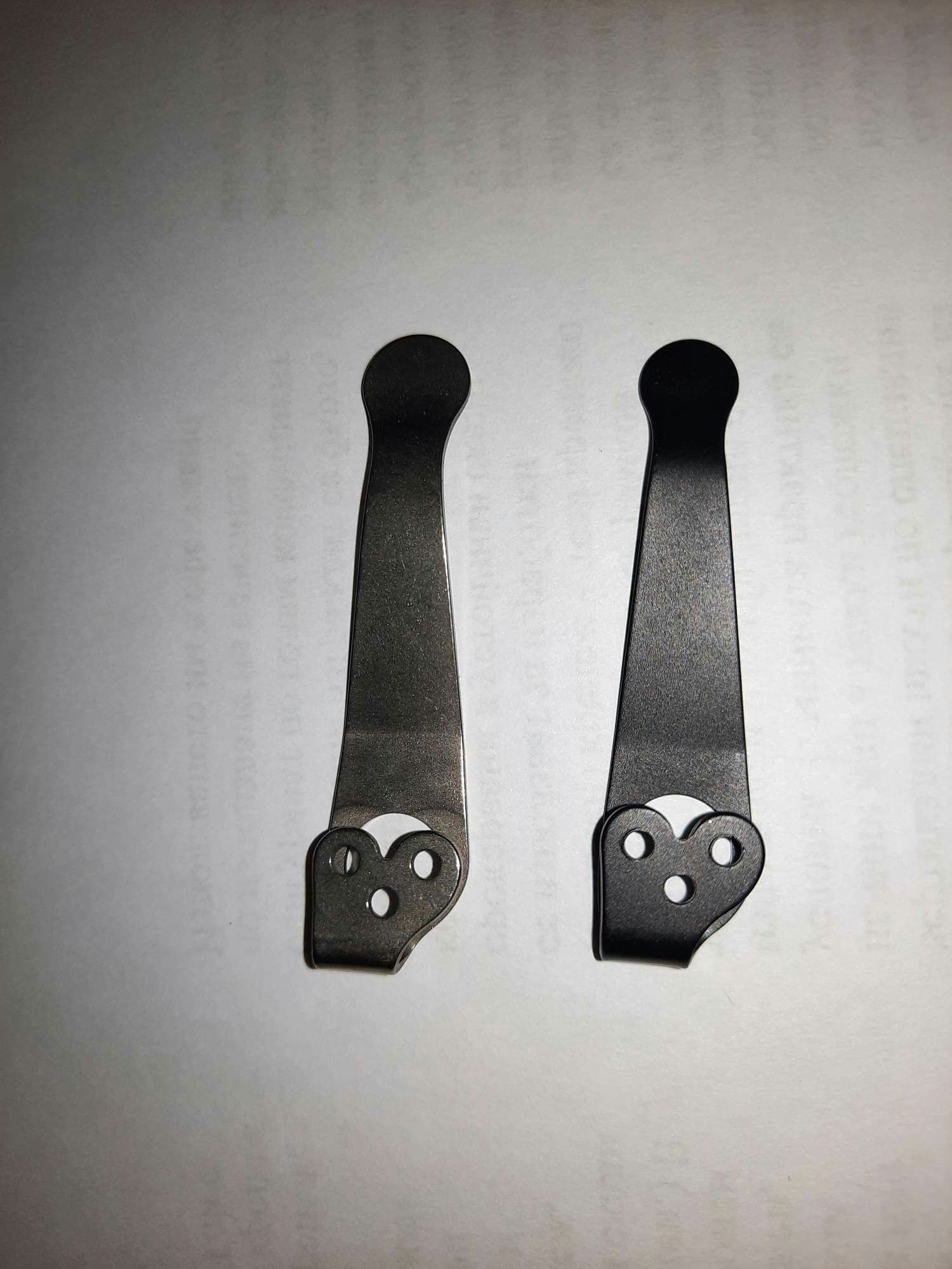 Титаниев дълбок клипс за нож Spyderco – лек, здрав и елегантен!